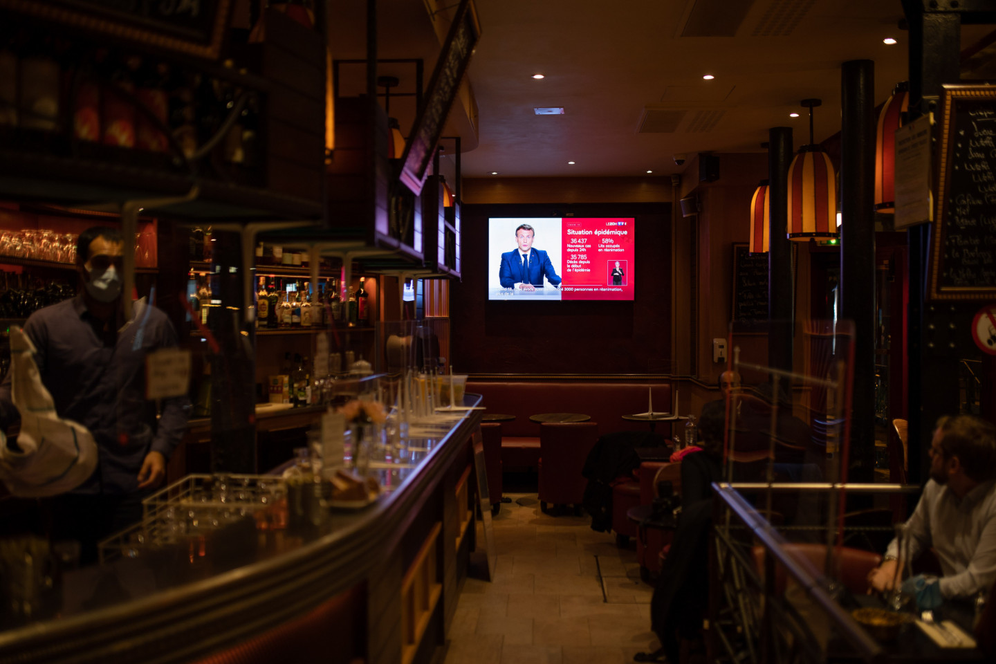 Francijā no piektdienas līdz vismaz 1.decembrim būs spēkā stingri ierobežojumi, īpašā uzrunā tautai trešdien paziņoja Francijas prezidents Emanuels Makrons.