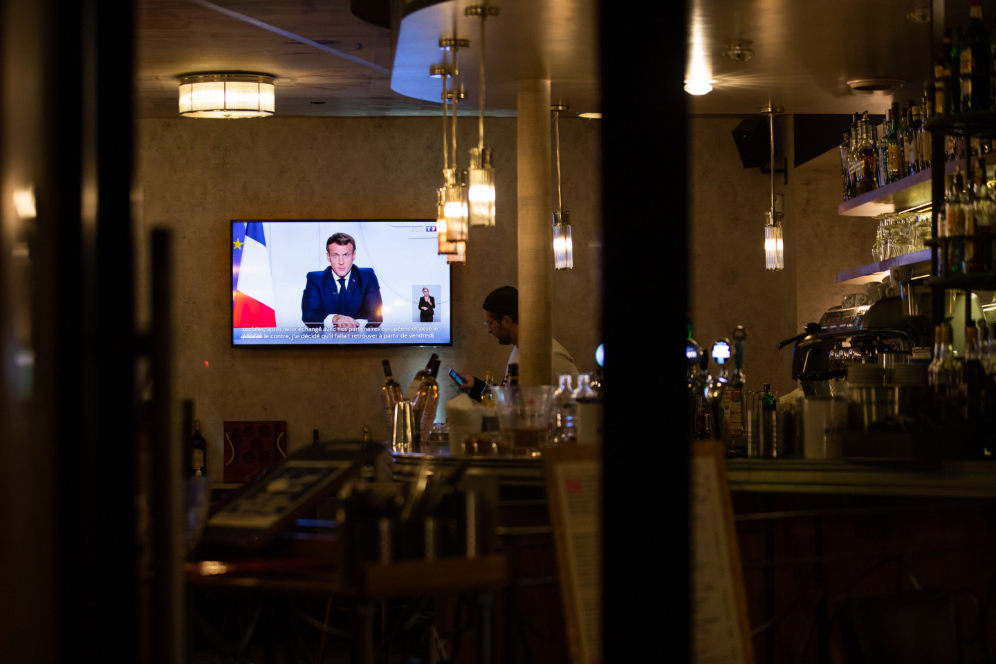 Francijā no piektdienas līdz vismaz 1.decembrim būs spēkā stingri ierobežojumi, īpašā uzrunā tautai trešdien paziņoja Francijas prezidents Emanuels Makrons.