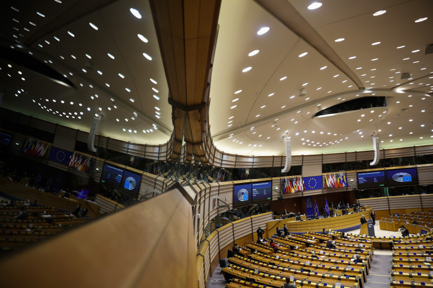 EP deputāti: ES un Lielbritānijas nolīgums ir vēl nebijis sveiciens trešā valstī – Eiropas Savienībā
