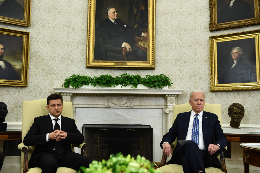 Photo of Telefonický rozhovor so Zhelenským v strachu;  O čom budú prezidenti rokovať?