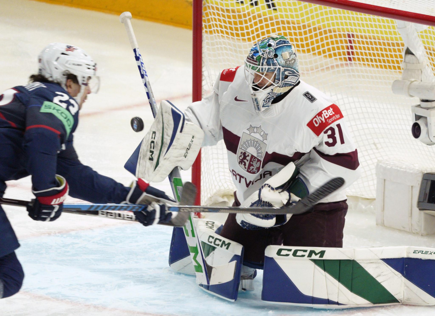 zviedrij-latvijas-hokeja-izlases-v-rtsarga-sniegumu-izmanto-jau