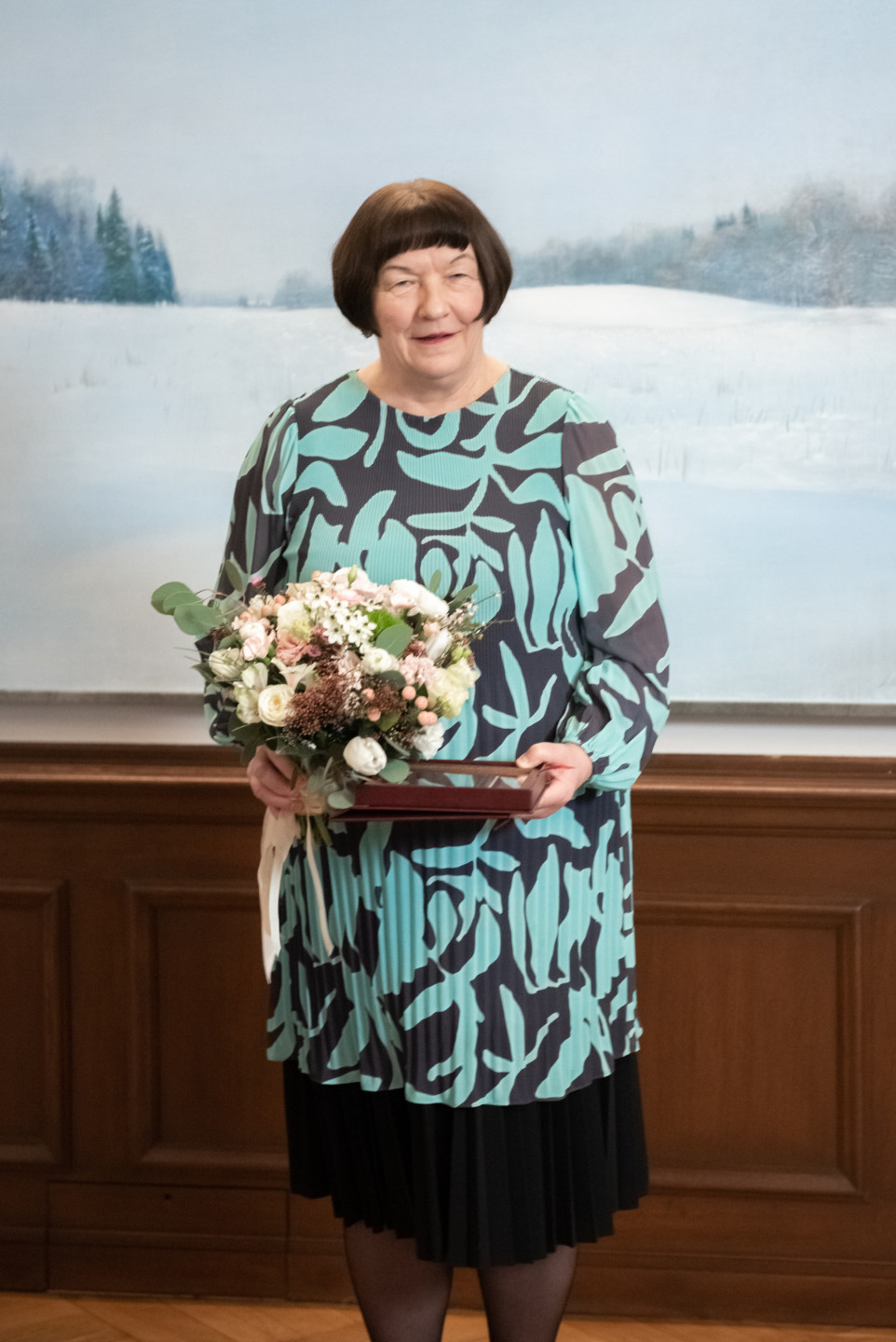 Valsts prezidents Edgars Rinkēvičs sveic Latvijas Nacionālā mākslas muzeja direktori Māru Lāci apaļajā dzīves jubilejā Rīgas pilī.