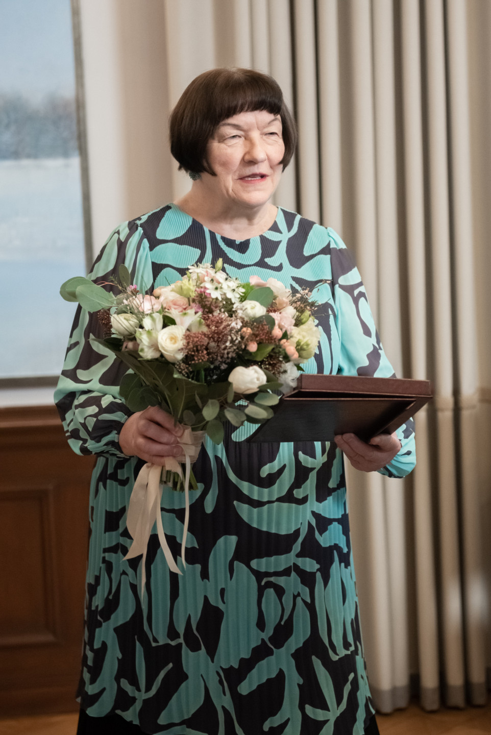 Valsts prezidents Edgars Rinkēvičs sveic Latvijas Nacionālā mākslas muzeja direktori Māru Lāci apaļajā dzīves jubilejā Rīgas pilī.