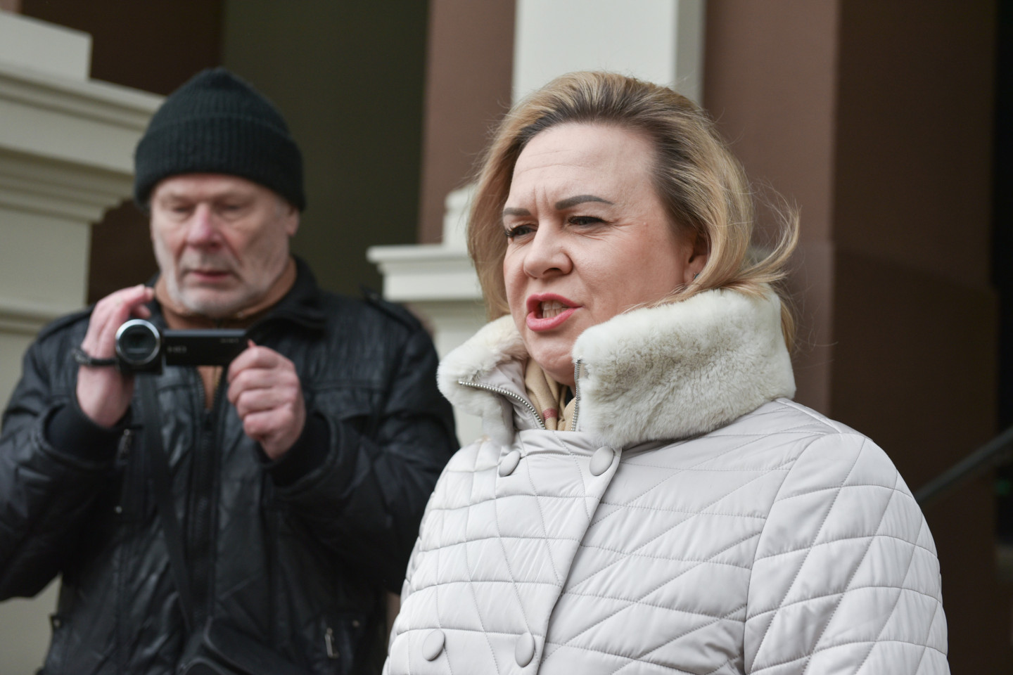 Rīgas Rātslaukumā notiek Latvijas Krievu savienības politiķes Innas Djeri rīkots protesta pasākums pret Maskavas un vēl vairāku ielu pārdēvēšanu Rīgā