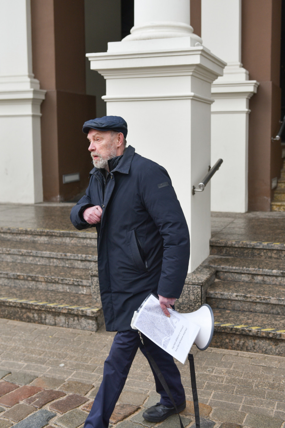 Rīgas Rātslaukumā notiek Latvijas Krievu savienības politiķes Innas Djeri rīkots protesta pasākums pret Maskavas un vēl vairāku ielu pārdēvēšanu Rīgā