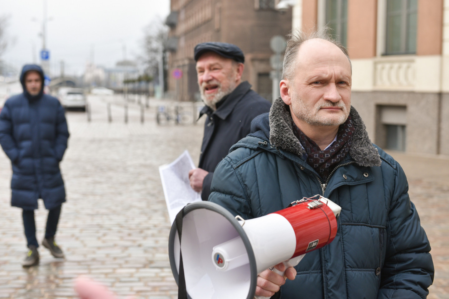 Rīgas Rātslaukumā notiek Latvijas Krievu savienības politiķes Innas Djeri rīkots protesta pasākums pret Maskavas un vēl vairāku ielu pārdēvēšanu Rīgā