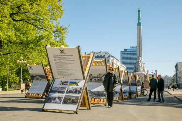 Atklāj izstādi "1944 - kara lauzums Latvijas pilsētainavā"