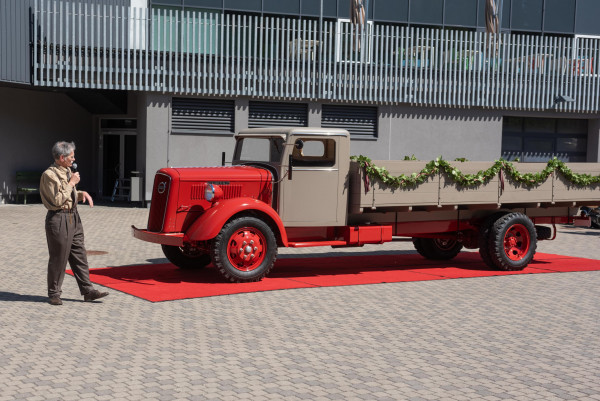 Prezentē restaurētu 1937.gada "Volvo LV 95" kravas automašīnu
