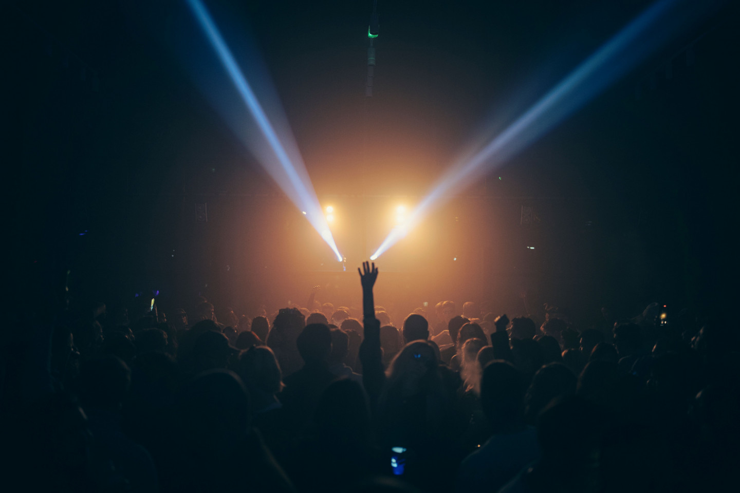 ドイツとフランスのエレクトロニック DJ が「Palladium」でパフォーマンスします。