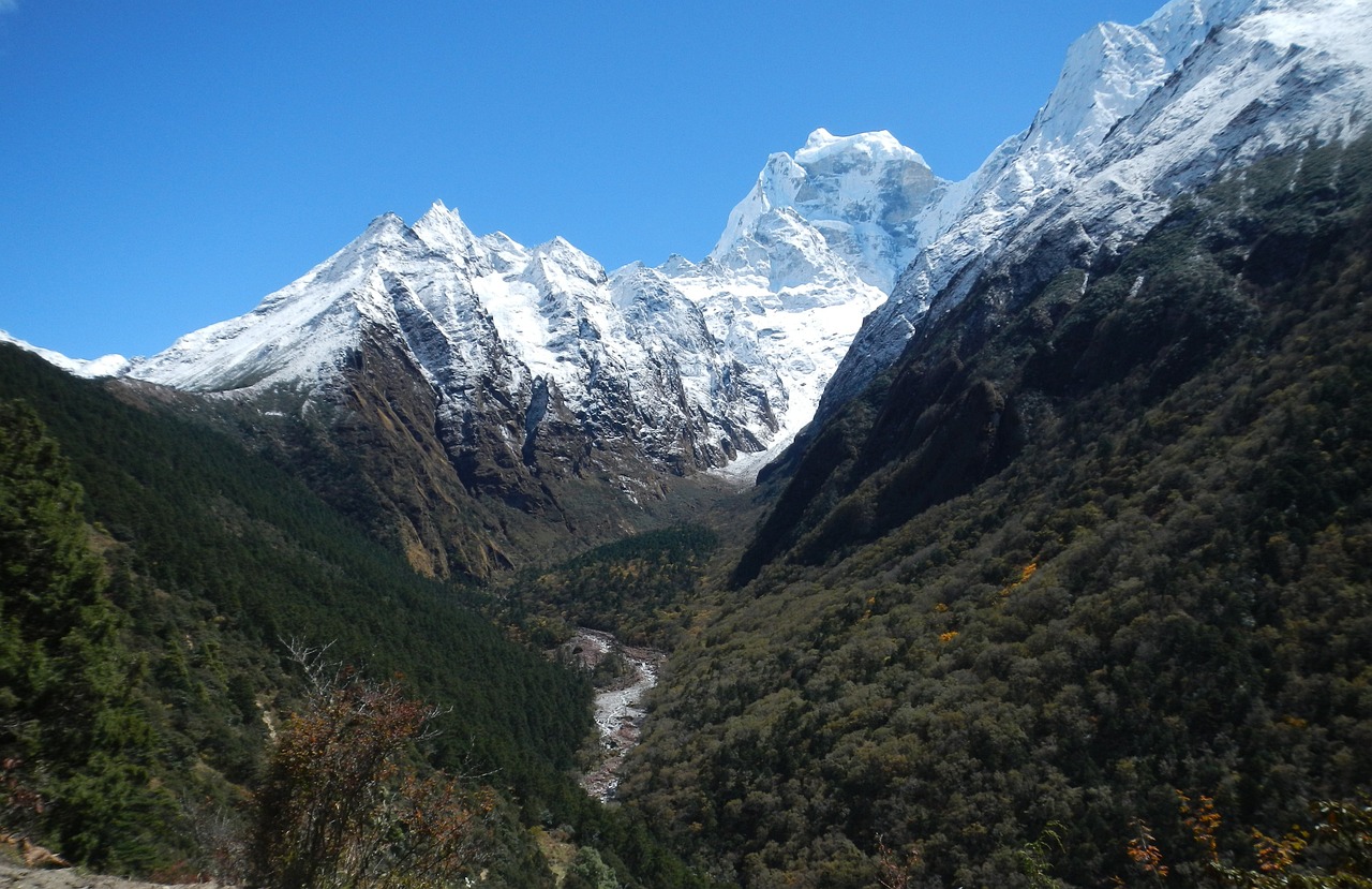 100年前にエベレストで行方不明になった登山家の足が発見される