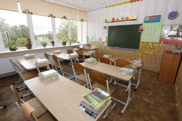 Lielas algas un lielas klases vai tomēr citādi – ko sola jaunais modelis "Nauda seko programmai"?