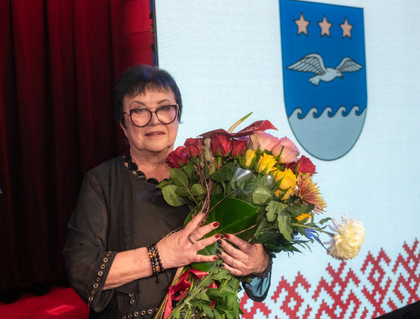 Kolēģei Elitai Veidemanei Jūrmalas pilsētas apbalvojums