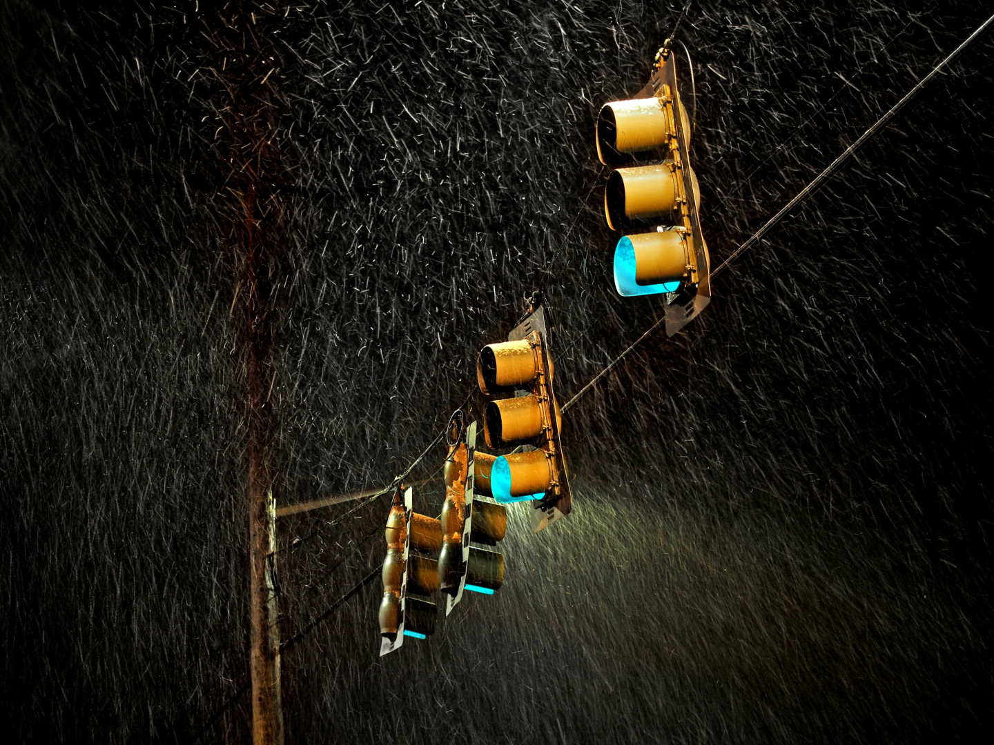 Storm Eowyn Batters UK With High Winds, Disrupting Travel and Services - News Directory 3