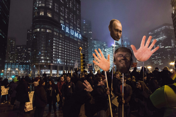 "Politico" atklāj, kuri no Trampa komandas veikuši slepenas sarunas aiz Zelenska muguras