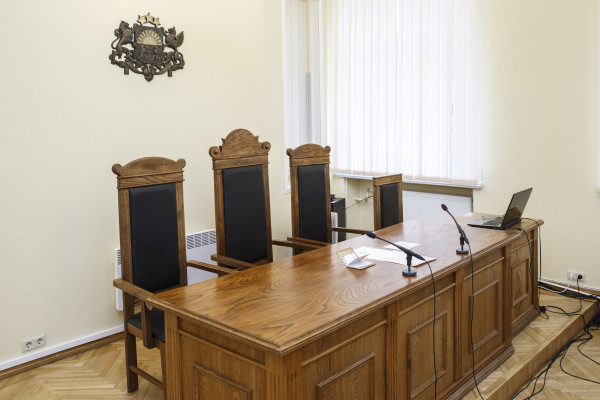 Augstākā tiesa secina, ka soda apmērs neatbilst notiesātā mantiskajam stāvoklim, un atceļ spriedumu