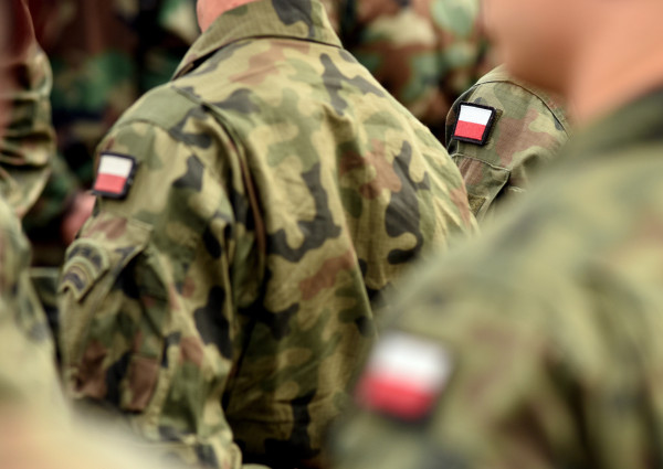 Ministrs: Vairāku desmitu karavīru grupa ar smago tehniku un ūdenslīdējiem steidzami dodas uz Lietuvu.