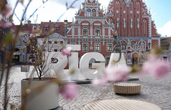 Vides objekts “RĪGA” ar “Straumes” kaķi pārvietots uz Rātslaukumu