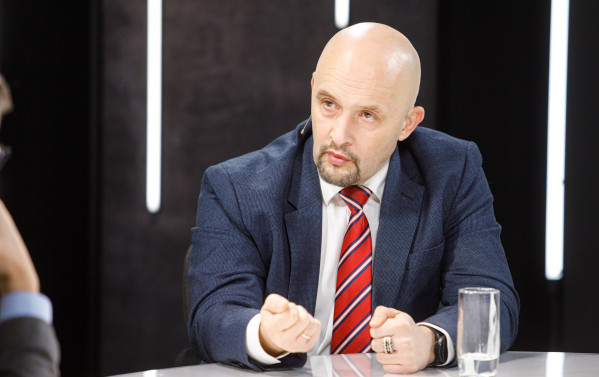 Sārts: Bez mākslīgā intelekta pārvaldības būs problēmas