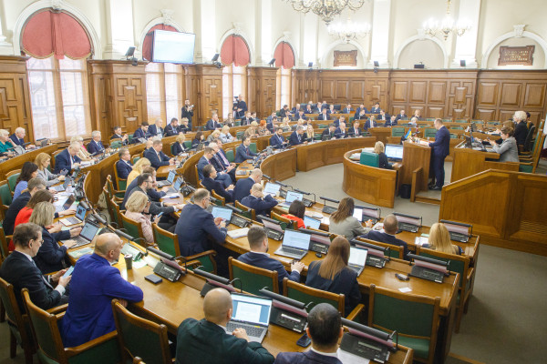 Deputāti kritizē birokrātijas mazināšanas rīcības grupas darbu