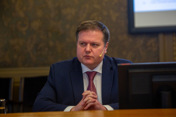 Latvijas Bankas pārstāvis: Saistībā ar ASV tirdzniecības tarifiem Latvija saņems divus "sitienus" - no ASV un ES