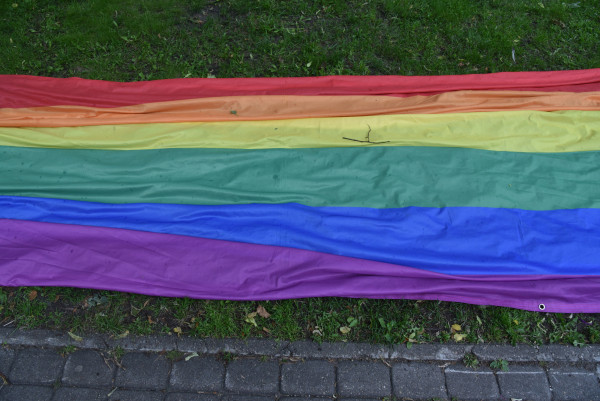 Vīrietim piespriež cietumsodu par LGBT kopienas pārstāvju piekaušanu