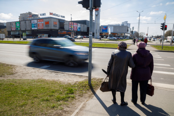 ĀM: Krievija zina, ka pensiju pārskaitījumus sankcijas neskar