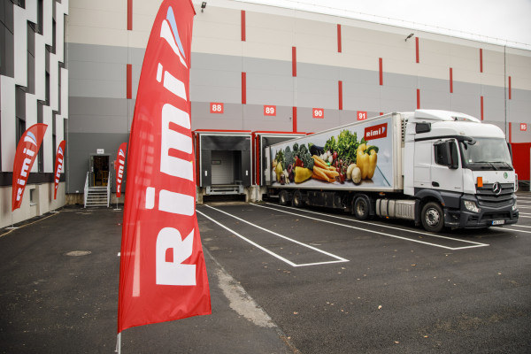 "Elvi Latvija" un "Rimi Latvia" pilnībā aptur "Straupes" produktu tirdzniecību