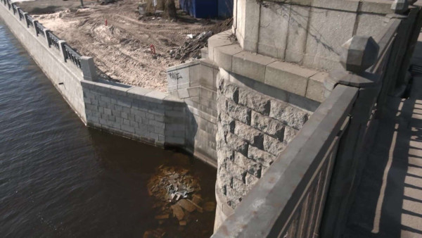 Rīdziniekus nepatīkami pārsteidz skats Daugavā