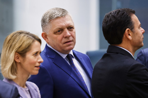 Kallasa sadusmo Fico, kurš lepni pasaka, ka apmeklēs 9. maija parādi Maskavā