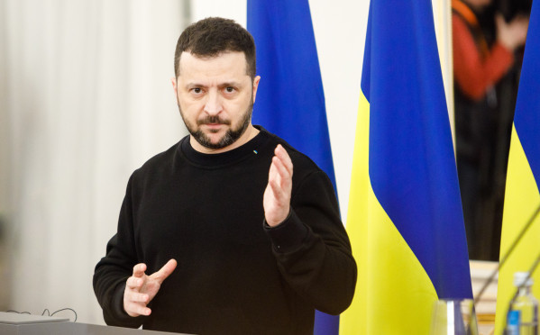 Zelenskis: Ķīna piegādā Krievijai ieročus