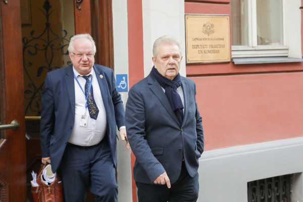 Maija vidū turpinās iztiesāt lietu pret Saeimas deputātu Jakovinu par iespējamu dokumenta viltošanu