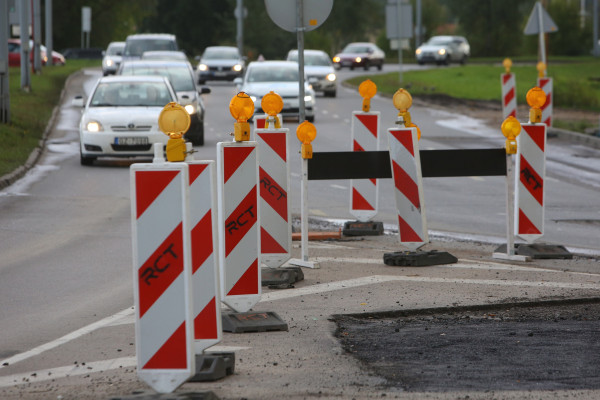 Sākušies ceļu remonti! Būvdarbu dēļ daudzviet jārēķinās ar satiksmes ierobežojumiem