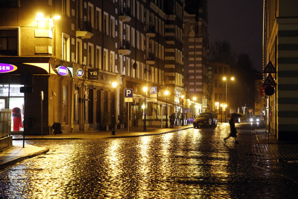 Šonakt vietām ducinās pērkons; rīt bez būtiskiem nokrišņiem