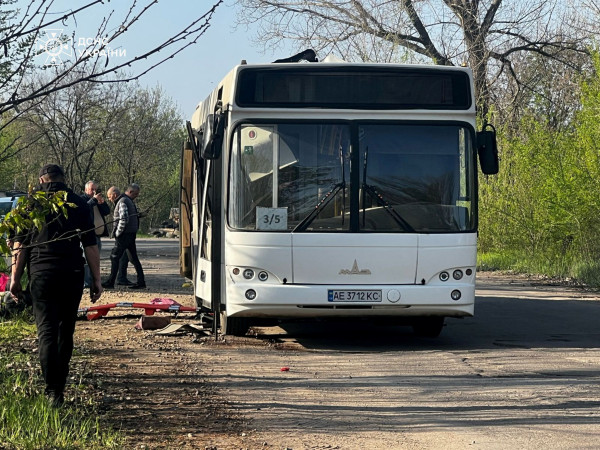 Krievijas drons Ukrainā trāpa autobusam; miruši deviņi cilvēki
