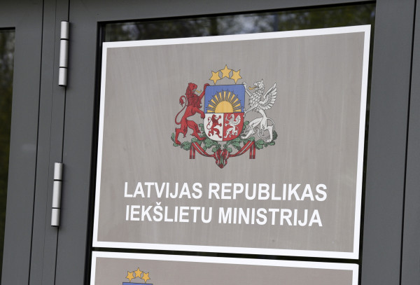 Aktuāli! Krāpnieki uzdodas par Iekšlietu ministrijas darbiniekiem