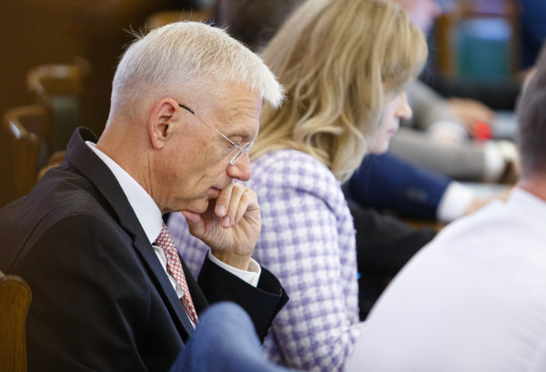 Kariņa lidojumi: cik tālu prokuratūrā pavirzījusies lietas izskatīšana?