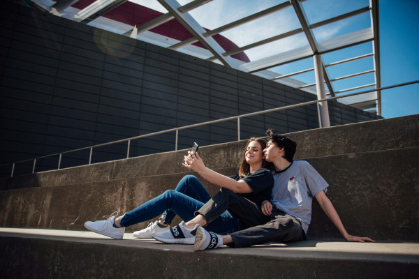 “Instagram” izmēģina mākslīgā intelekta rīku tīņu uzraudzībai