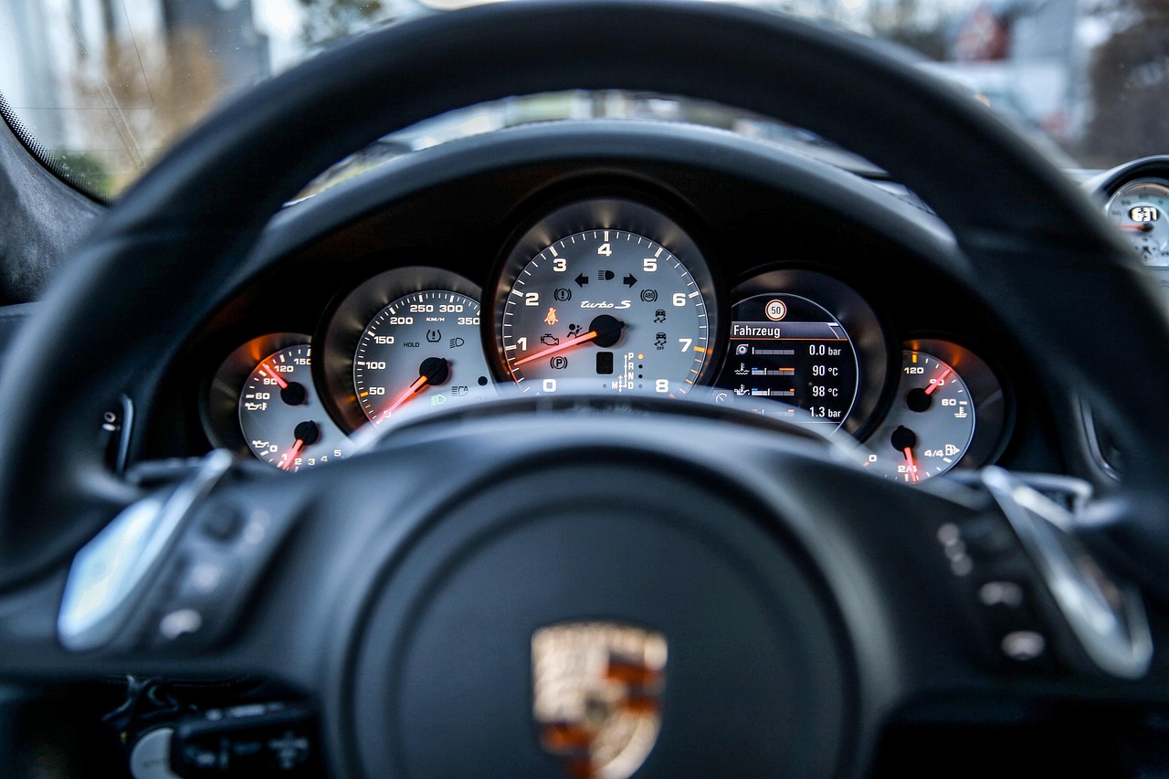 「ポルシェパナメラ」ドイツの高速道路でのスピードレコード-321 km/h