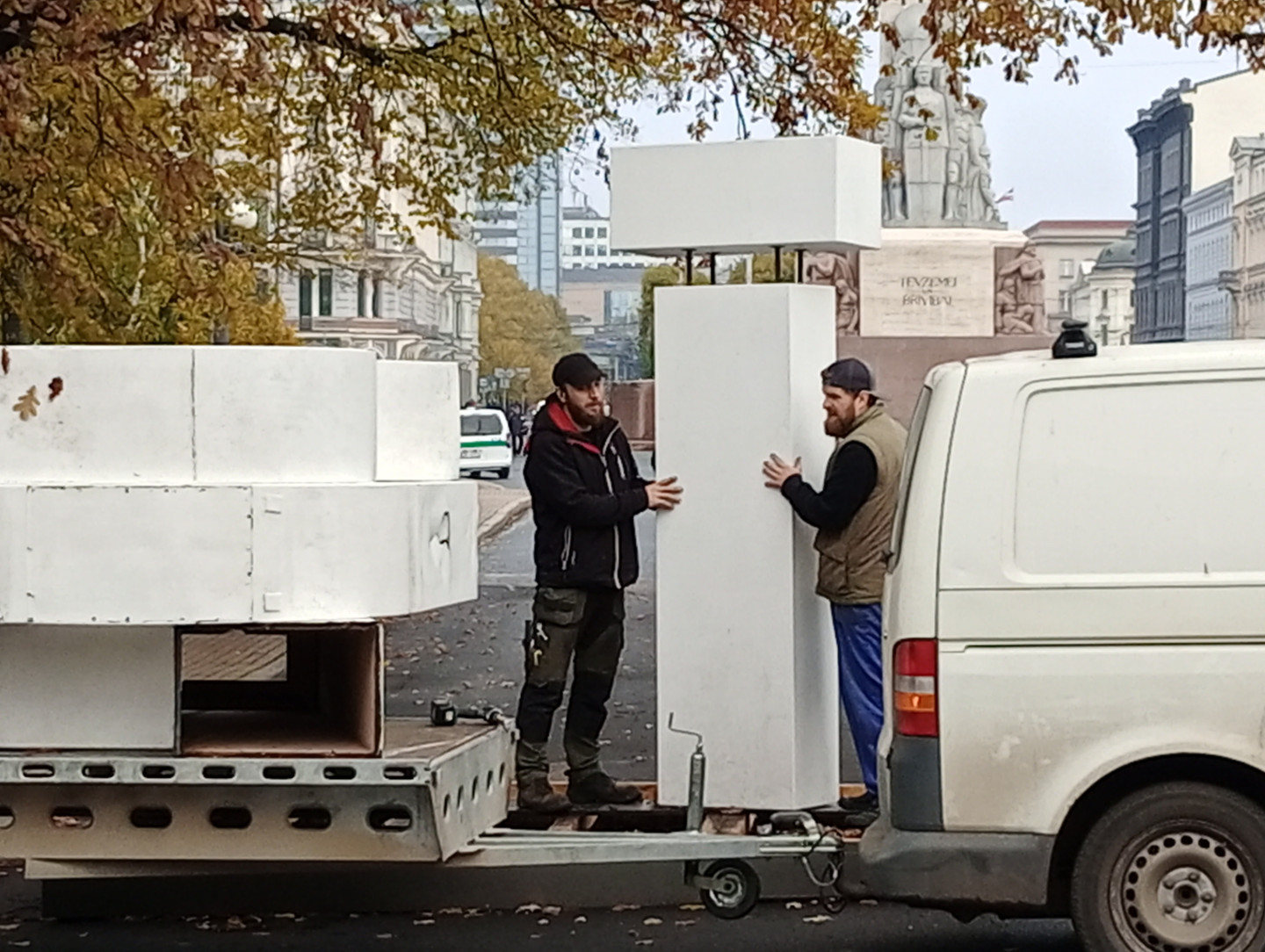 Demontē Rīgas burtus