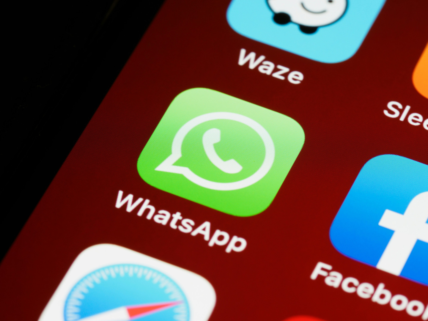 メタがWhatsAppメッセージの暗号化を侵害した疑いで告発される