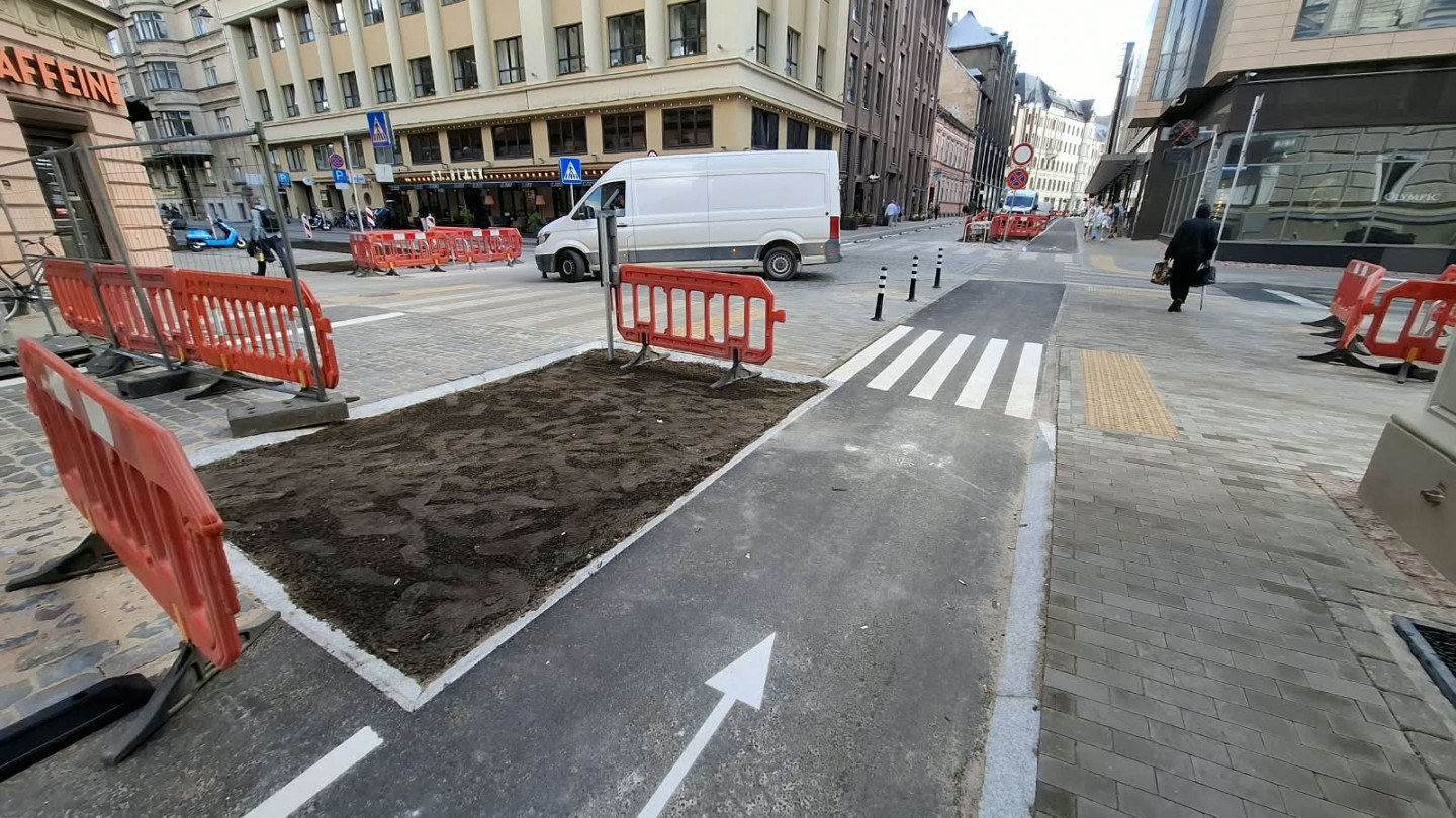 Riga Bike Lane Changes on Dzirnavu Street Spark Controversy - News Directory 3