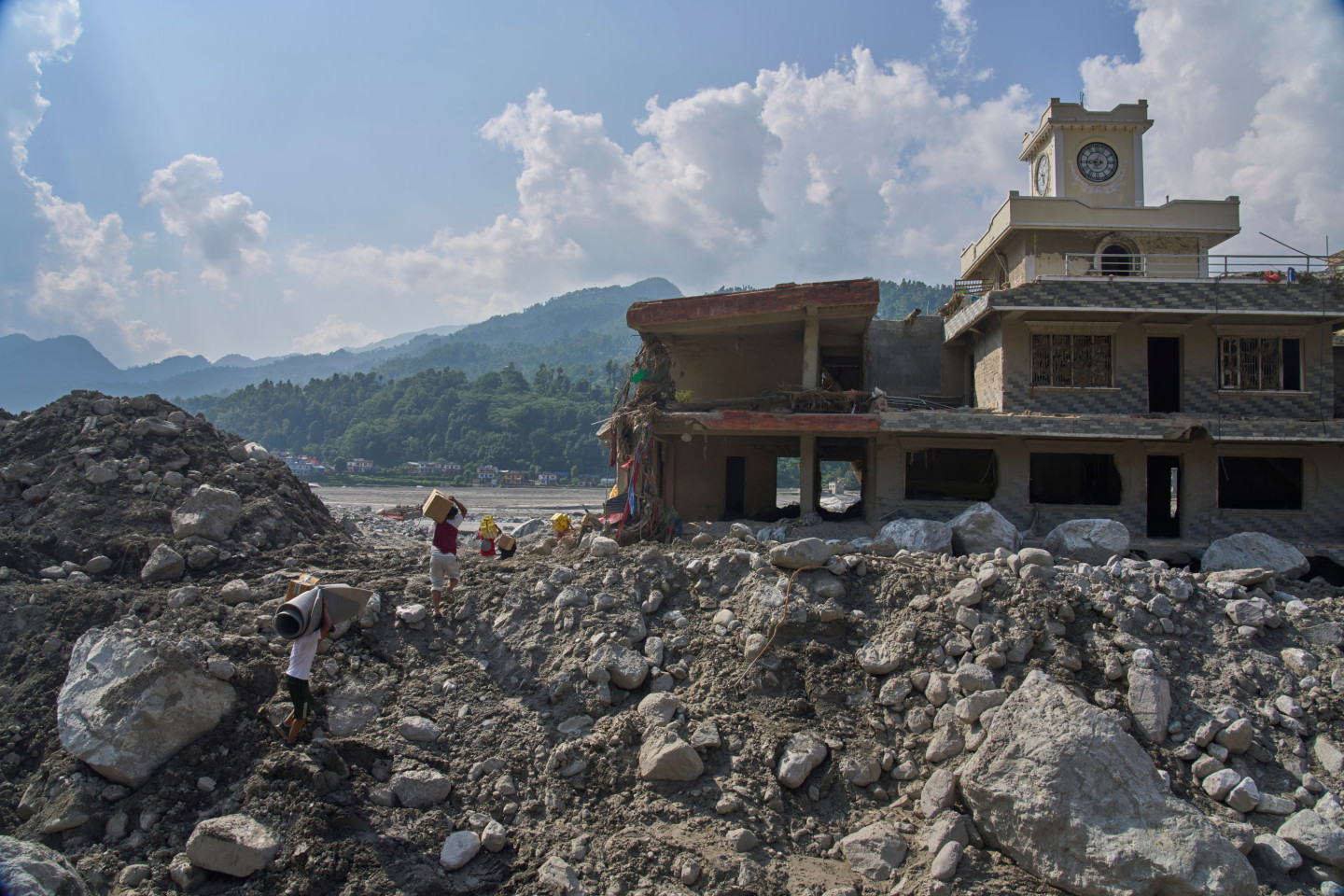 Photo: NRA Latvian Ministry Has No New Info on 33 Missing in China and Nepal